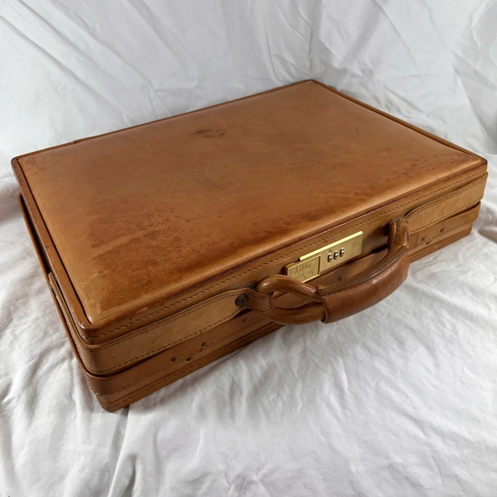 HARTMANN Stunning Authentic Belting Leather Woodbox Luggage Briefcase Attaché.